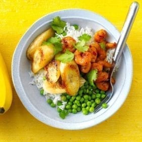 Τηγανητές μαριναρισμένες γαρίδες με αρακά, ρύζι και τηγανητή μπανάνα Chiquita